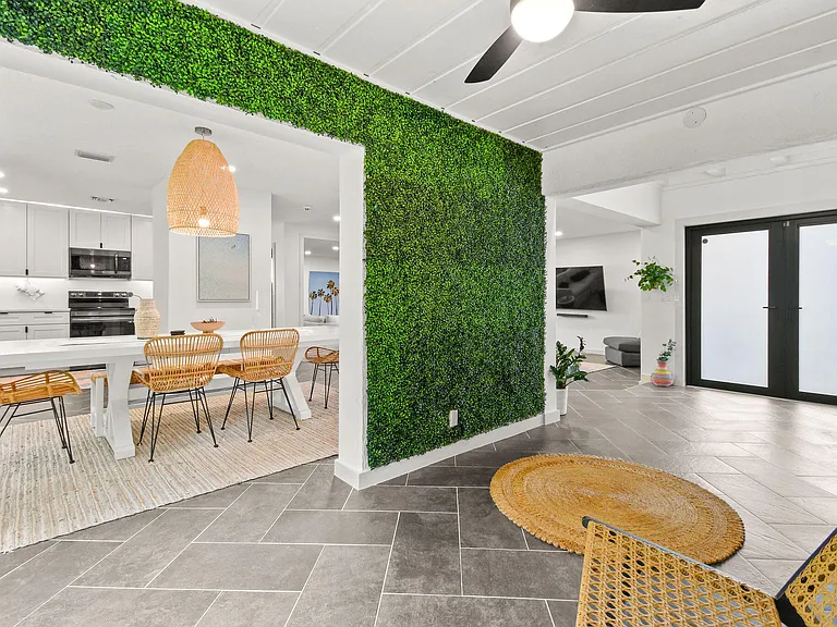 630 NE 15th Pl — Photo 15