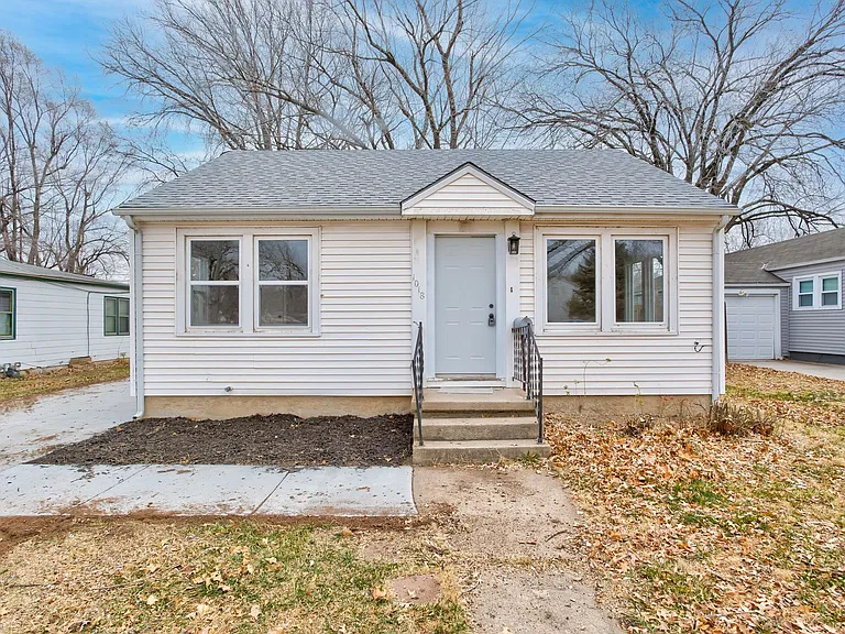1018 S Vassar Ave — Photo 1