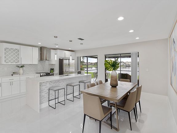 2nd image of 5727 Mirror Lakes Boulevard