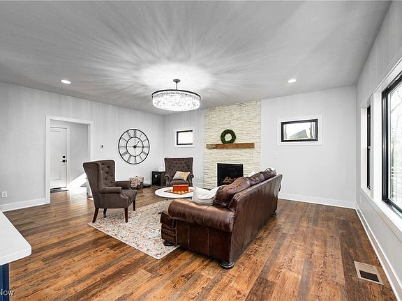 2nd image of 362 Oakmoor Rd