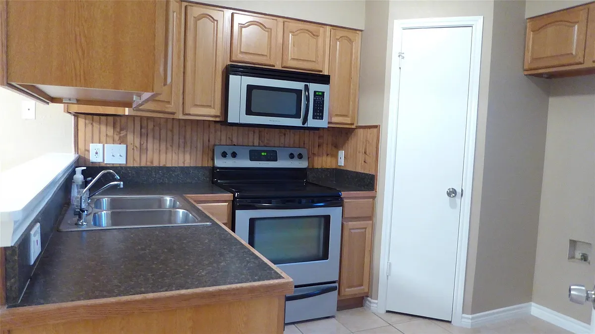 Building Photo - 209 E Stone Cir
