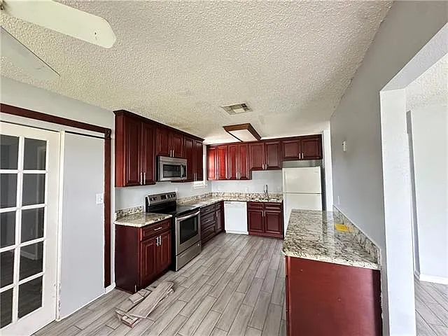 1645 Dogwood Dr — Photo 3
