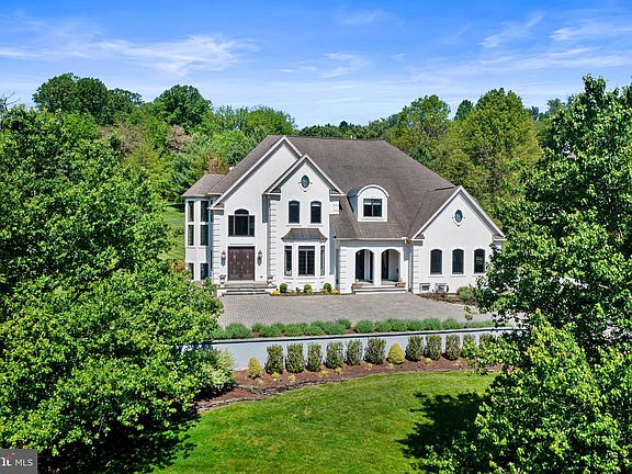 3rd image of 411 Red Clay Dr