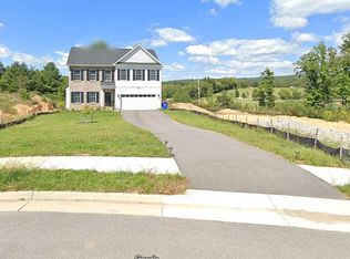 130 Oak Meadow Ln, Blacksburg, VA 24060