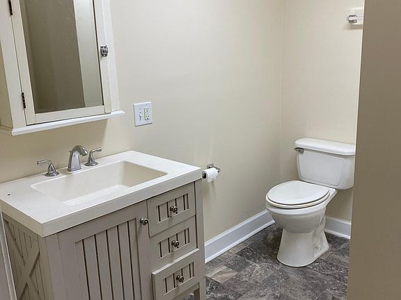 3rd image of 102 Fred Waters Way Suite B
