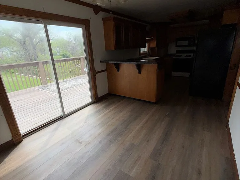 108 S Hesperia St — Photo 6