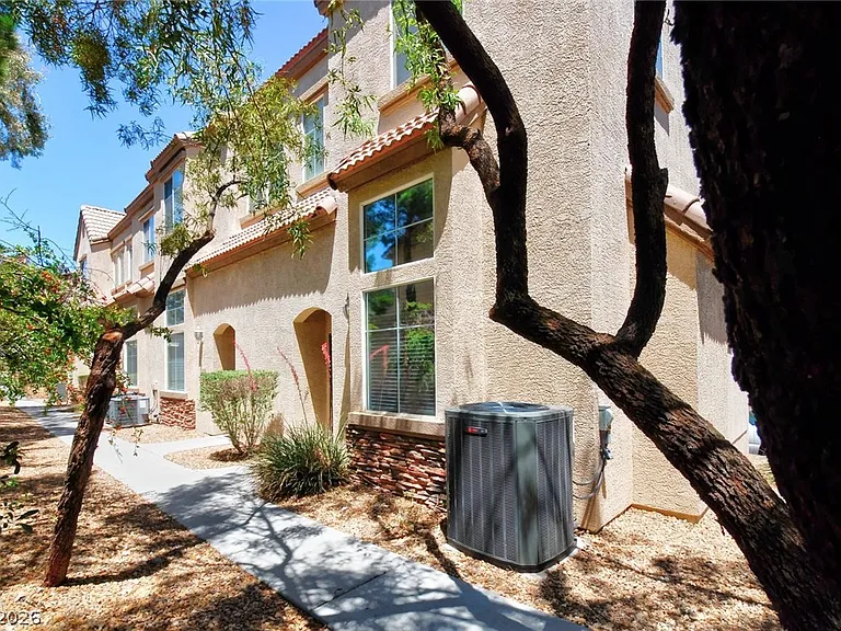 8401 Tiger Woods Ave — Photo 24