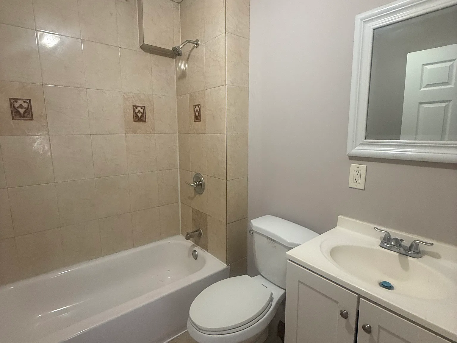 6 bed, $3,500 — Photo 1