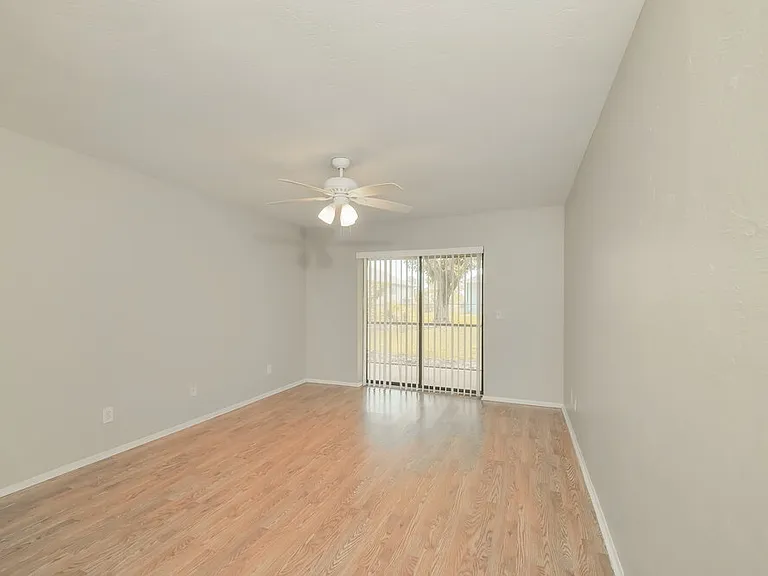 817 SW 9th Ave — Photo 9