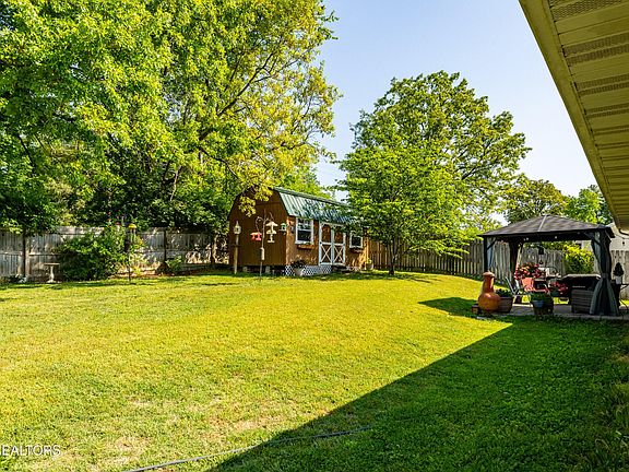 3rd image of 2122 Autumn Oak Cir