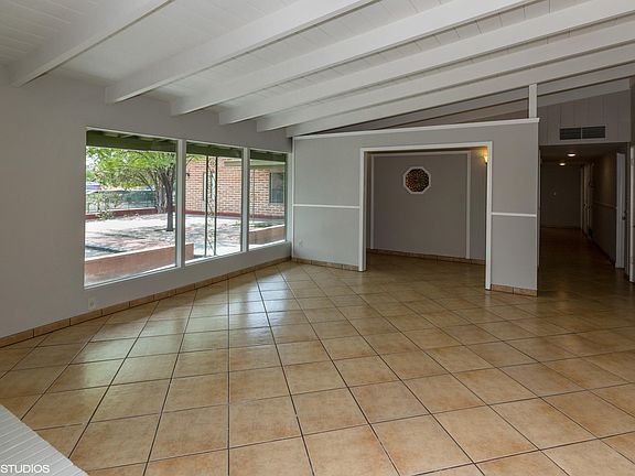 3rd image of 605 N Dodge Blvd