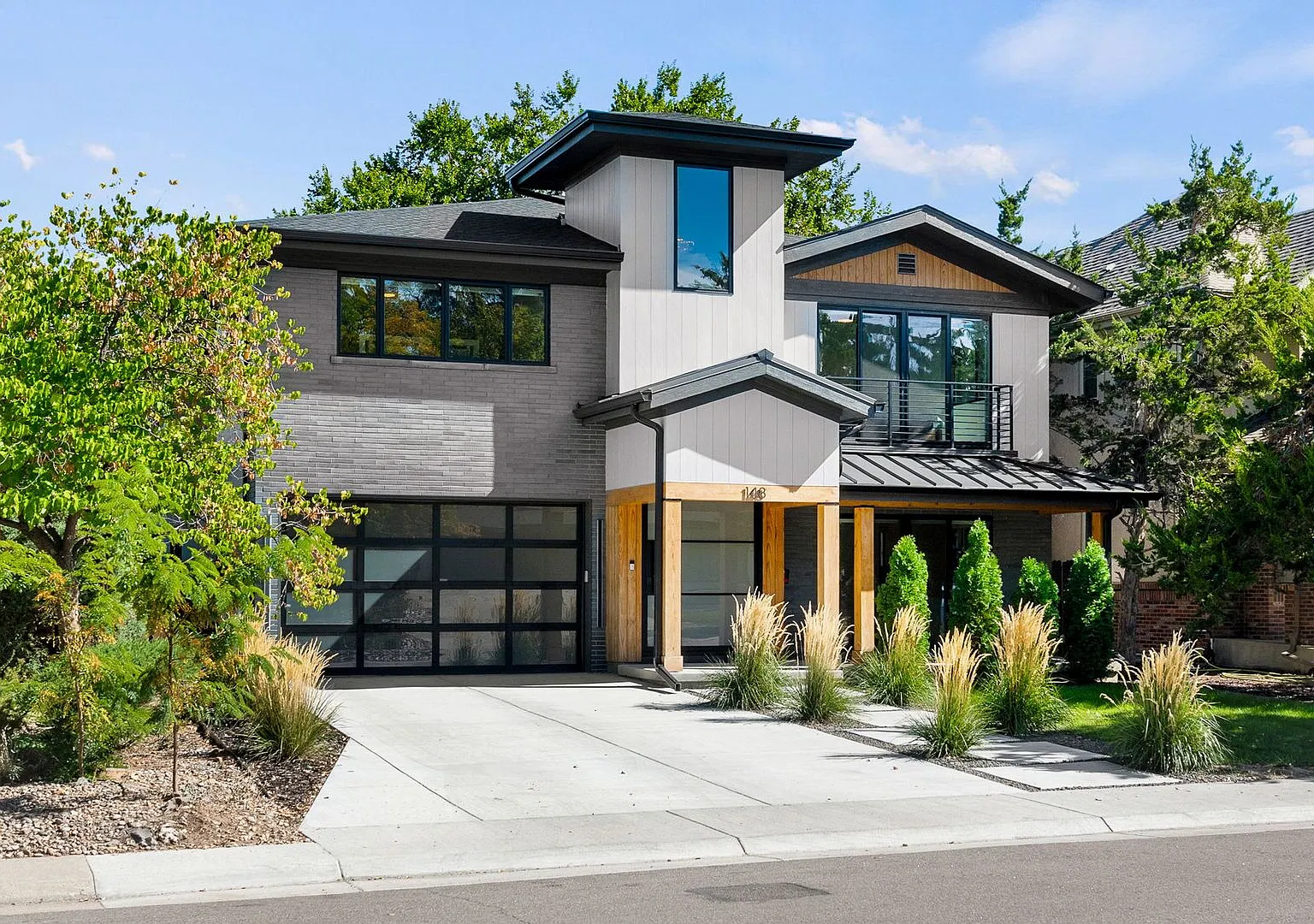 Luxury 6BD, 7BA Hilltop Home with Walk-Out Basement — Photo 1