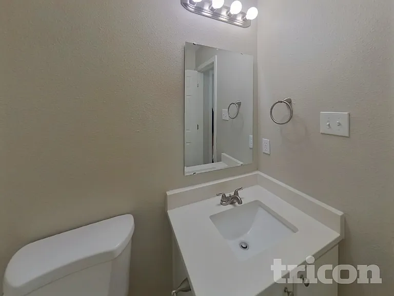 758 Sinclair Dr — Photo 15