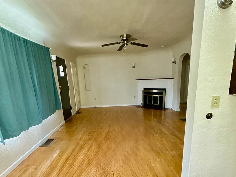 1405 Worden Ave — Photo 4