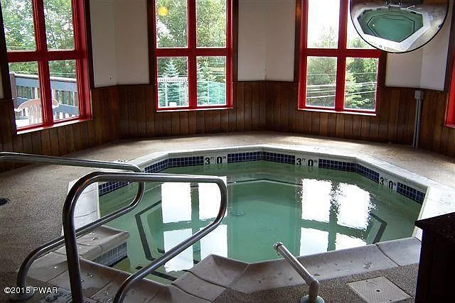 HOT TUB +STEAM +SAUNA AREA