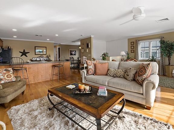 5th image of 677 Metacom Ave Unit 64