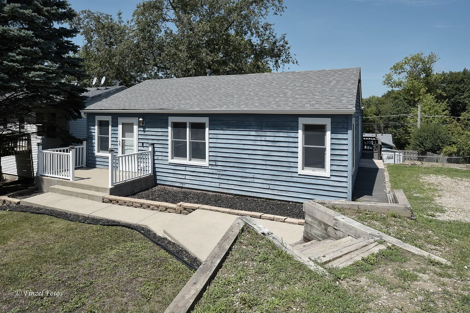 8906 Woody Trl photo 1