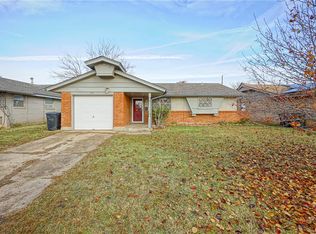 935 SW 2nd St, Moore, OK 73160