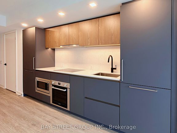 2nd image of 609 Sherbourne St #1211