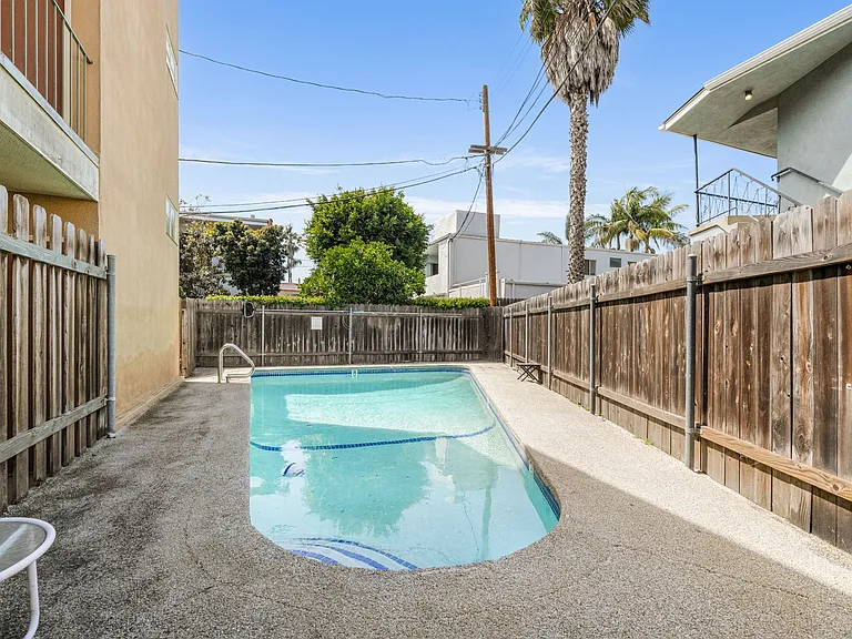 115 Redondo Ave #3 — Photo 23