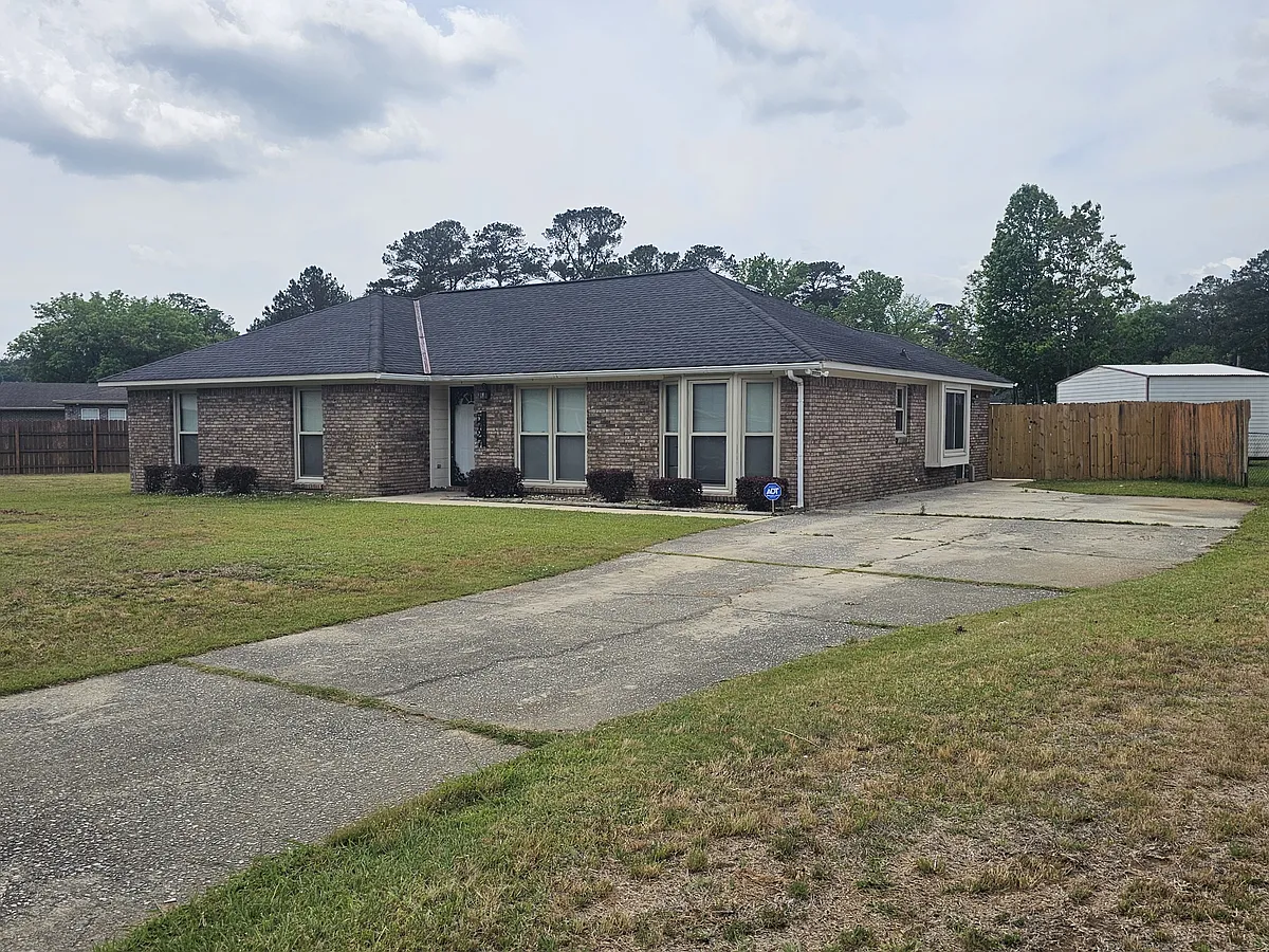 Building Photo - 5727 Lexington Dr