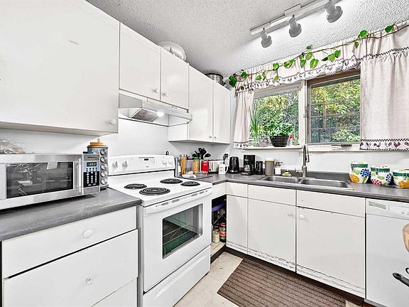 5th image of 360 W Rundlefield Rd NE