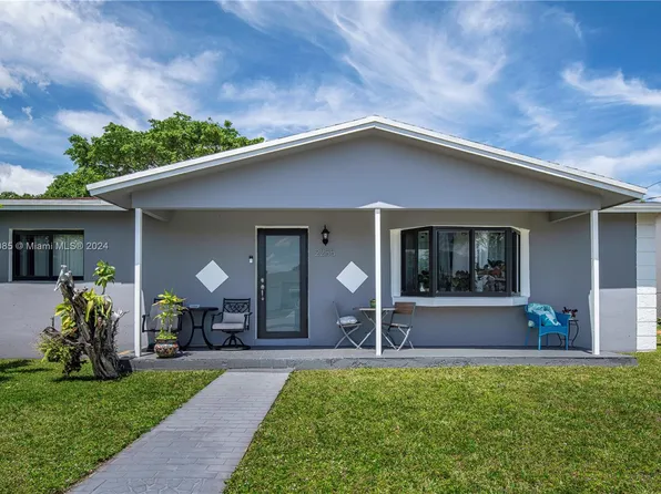 2255 McClellan St, Hollywood, FL 33020