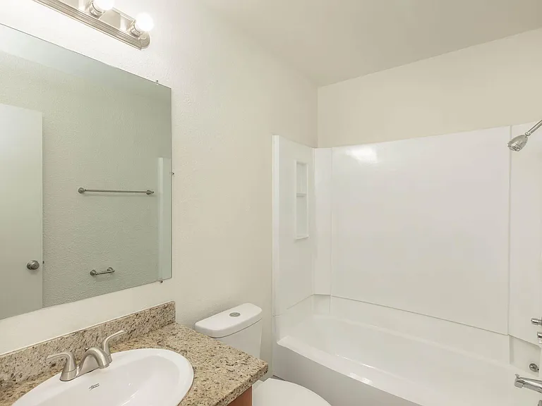 REGENCY PLACE APARTMENTS — Photo 22