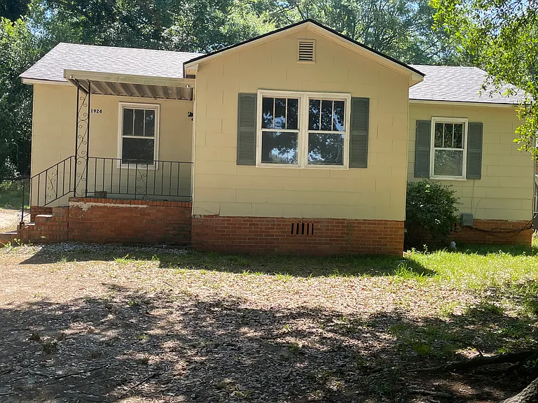 1924 Thomas Ln — Photo 1