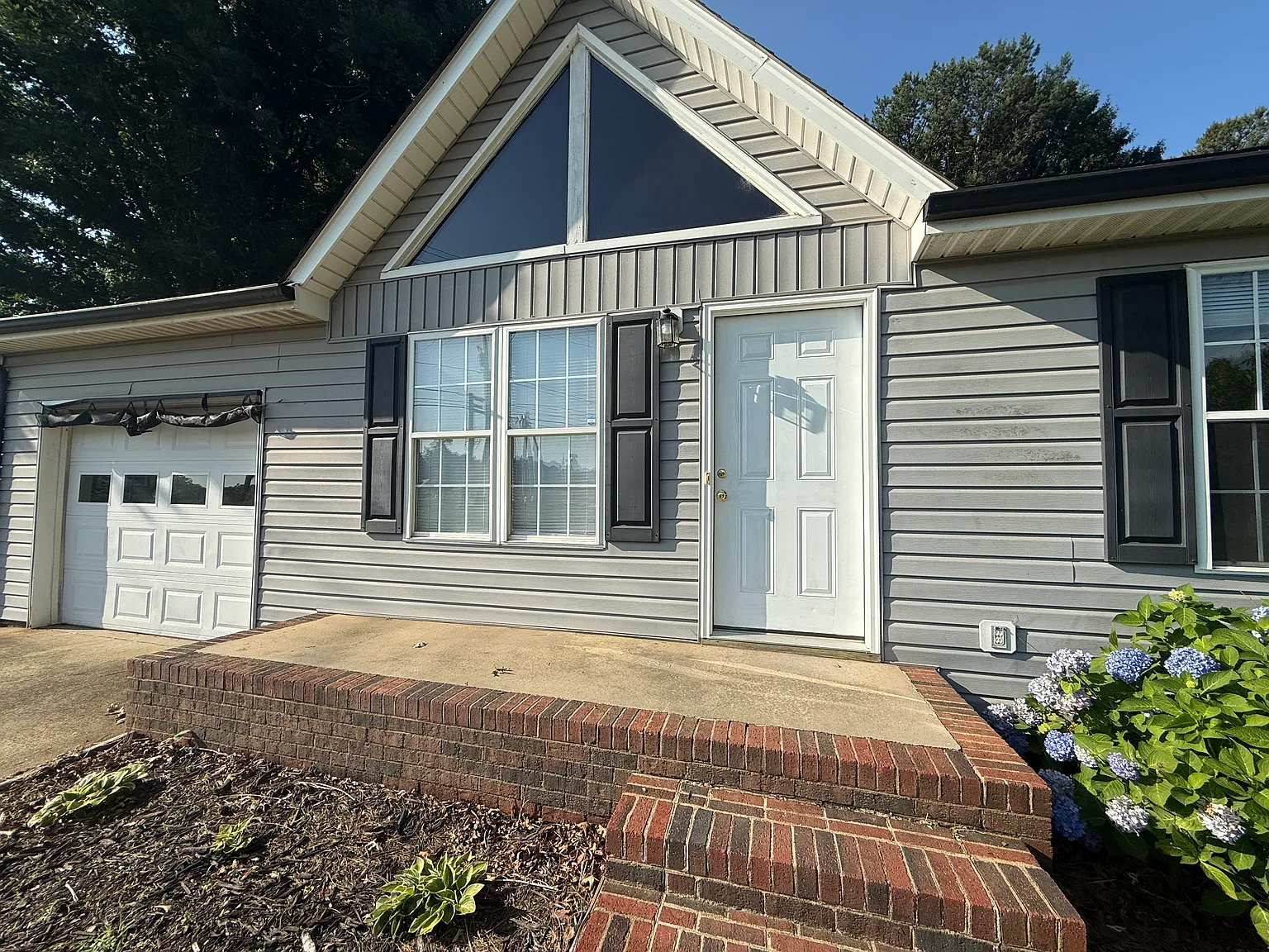 3 bed, 1350 sqft, $1,775 — Photo 4