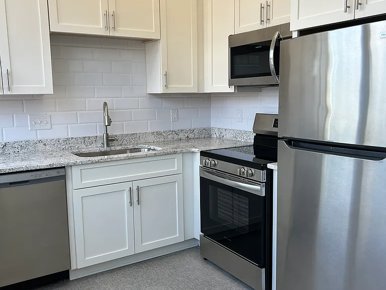 Pulaski Lofts — Photo 53