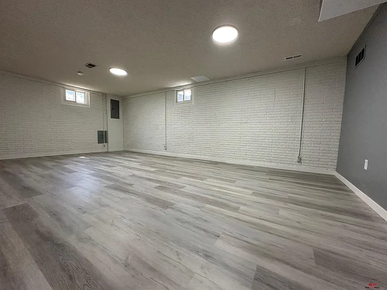 1839 W Arlington Cir — Photo 32