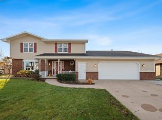 1701 W Cloverdale Dr, Appleton, WI 54914