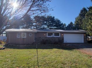 227 Thistledown Ln, Walworth, WI 53184