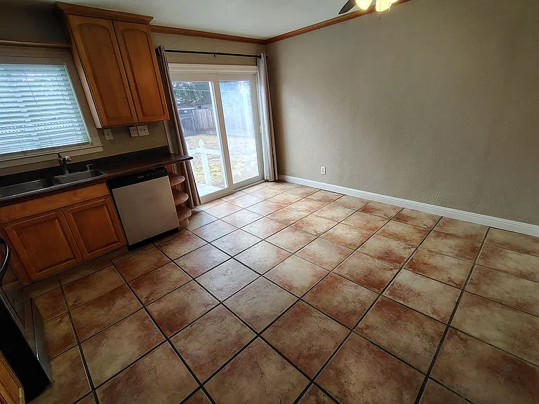 404 Camellia Way — Photo 7