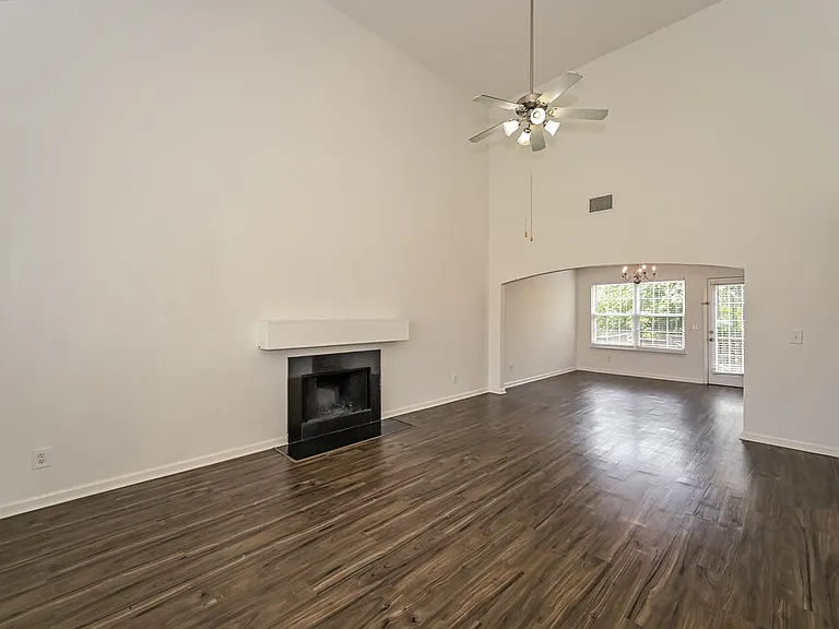 1108 Harmony Ln — Photo 4