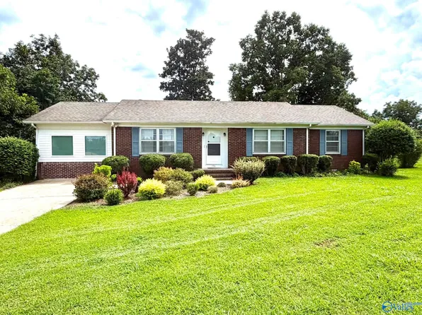 796 Lester Dr, Boaz, AL 35957