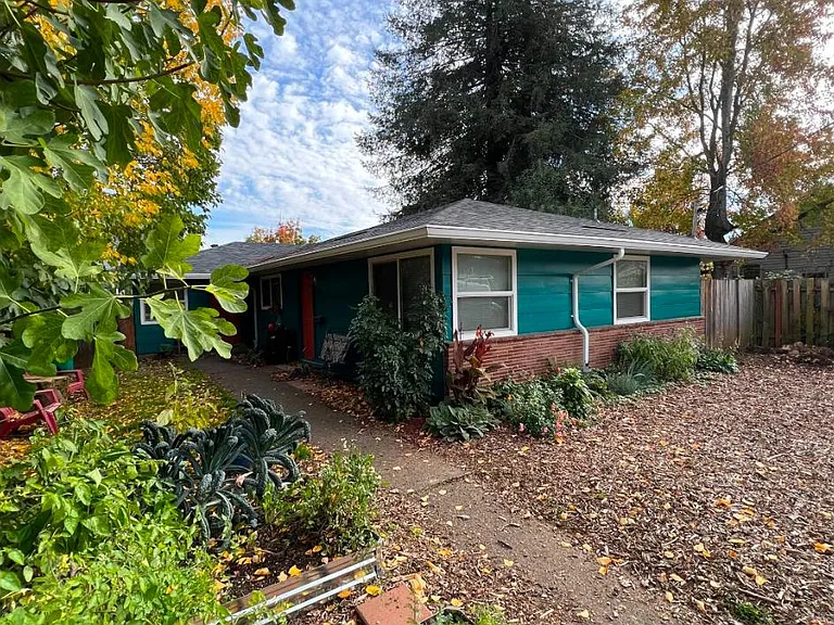 N Alma Ave — Photo 1