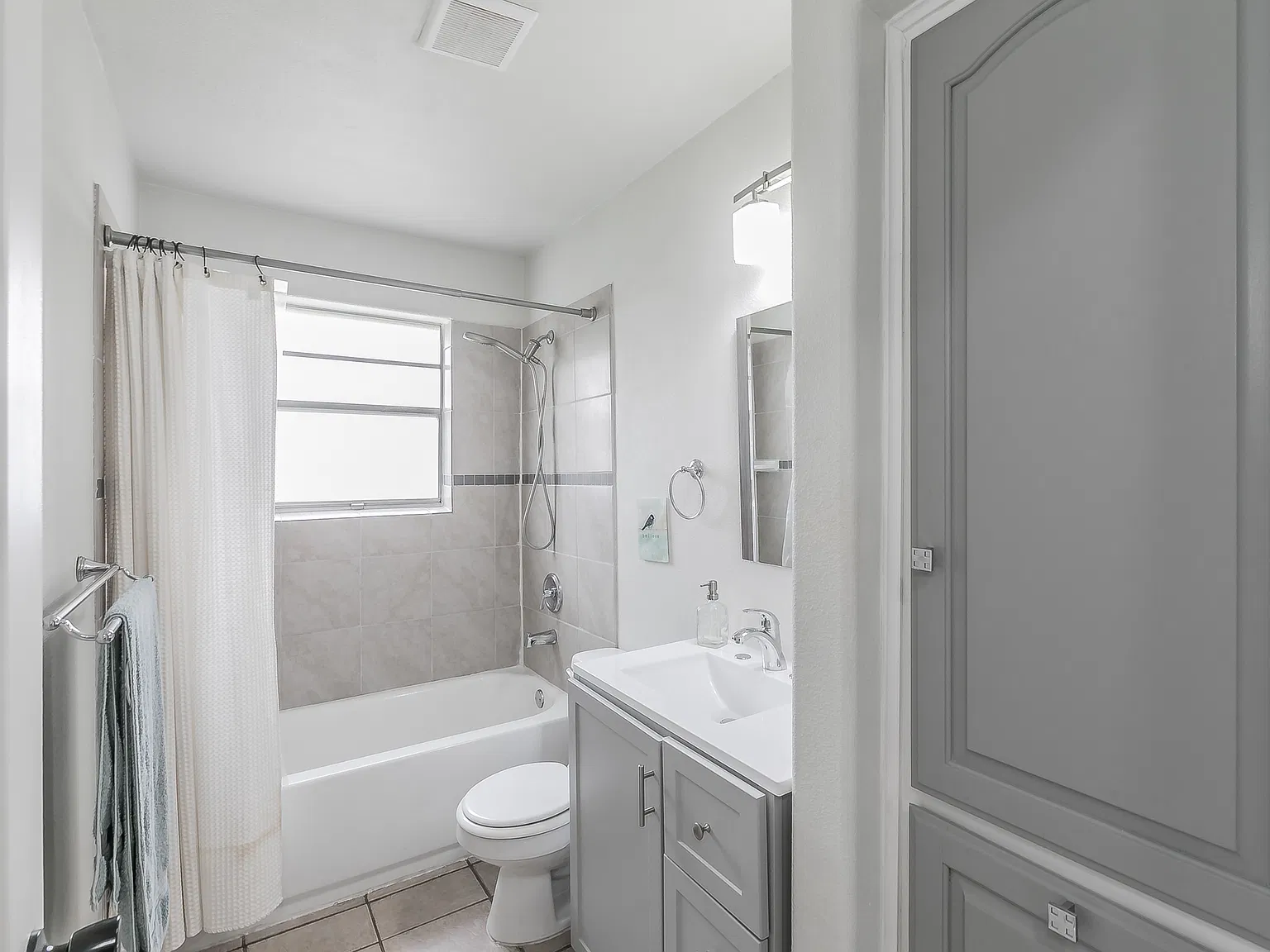 3 bed, 1018 sqft, $1,750 — Photo 2