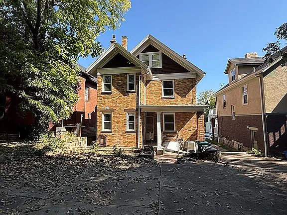Rear view/Entrance to unit