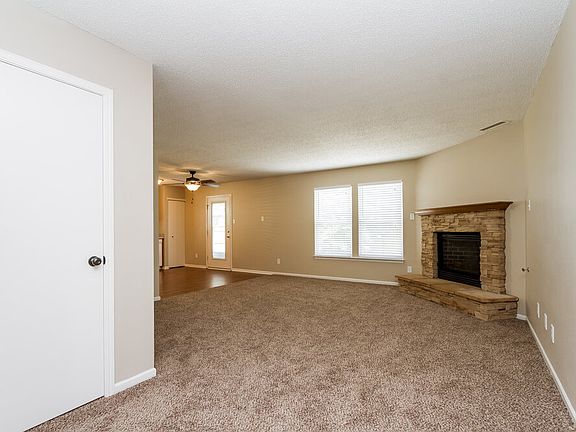 3rd image of 2041 Dutch Elm Dr