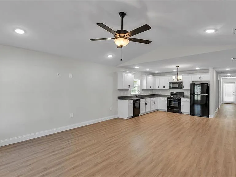 1246 Dorothy St — Photo 2