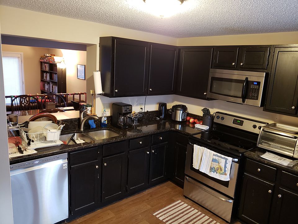 SS Appliances & Granite