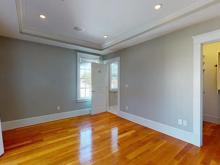 721 E 6th St #4 — Photo 12