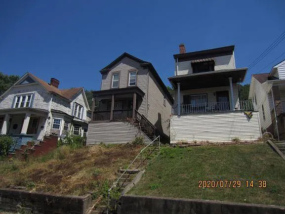 1104 Marshall St photo 1