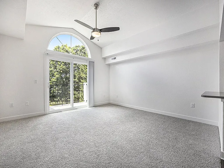 Byron Lakes Apartments — Photo 16