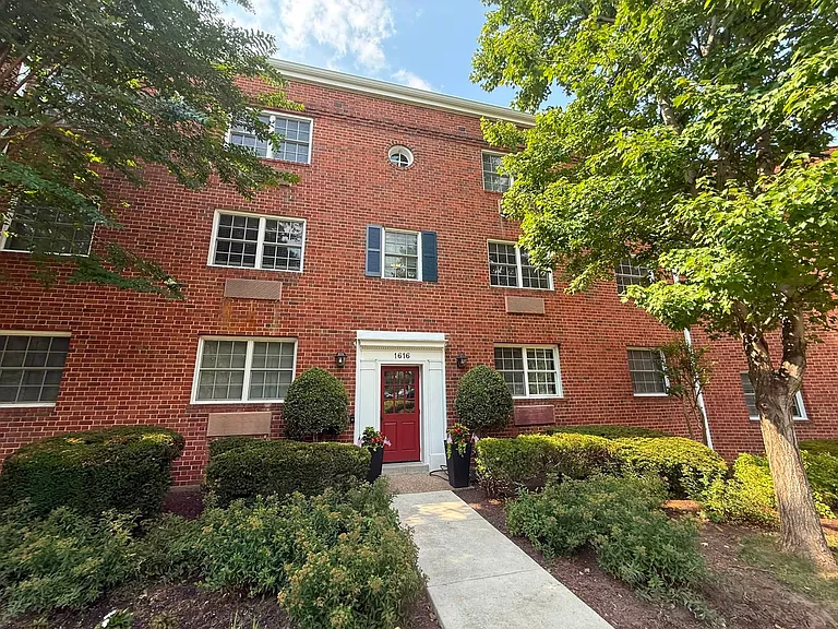 1616 W Abingdon Dr #202 — Photo 21
