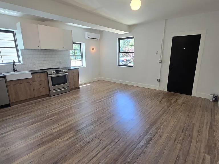 1401 Charles St #B — Photo 8