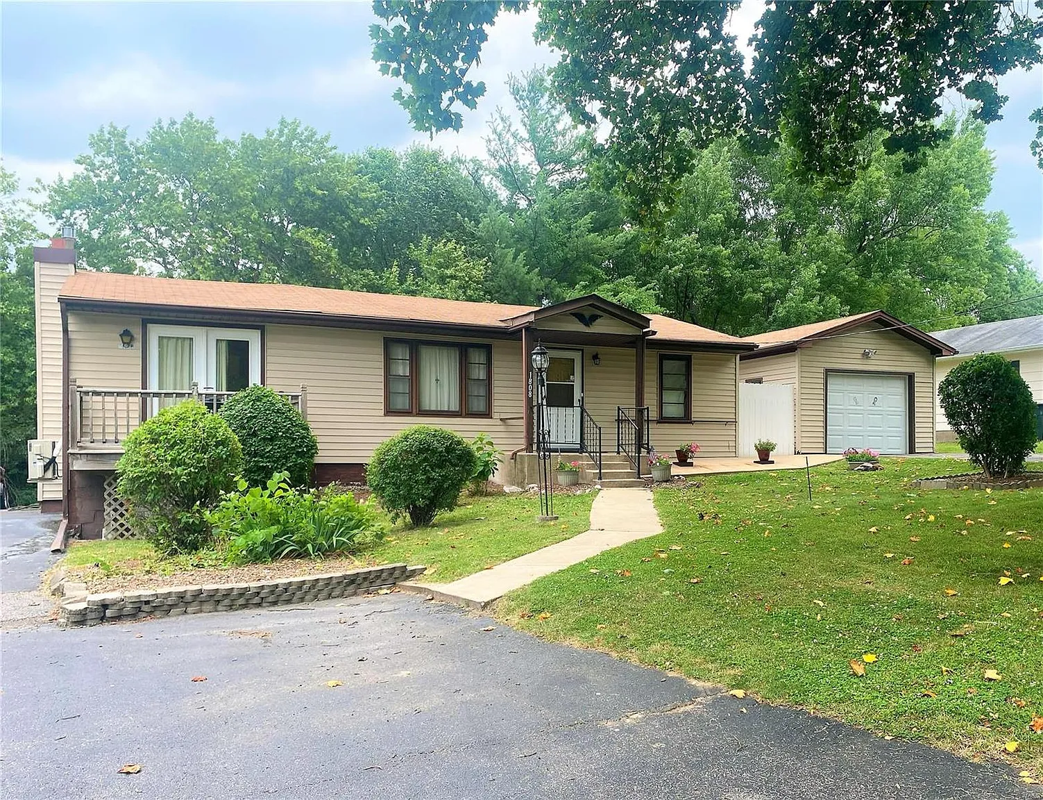 1808 Peach St photo 1