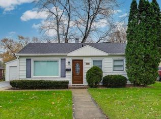 1536 Walnut Dr, Woodstock, IL 60098